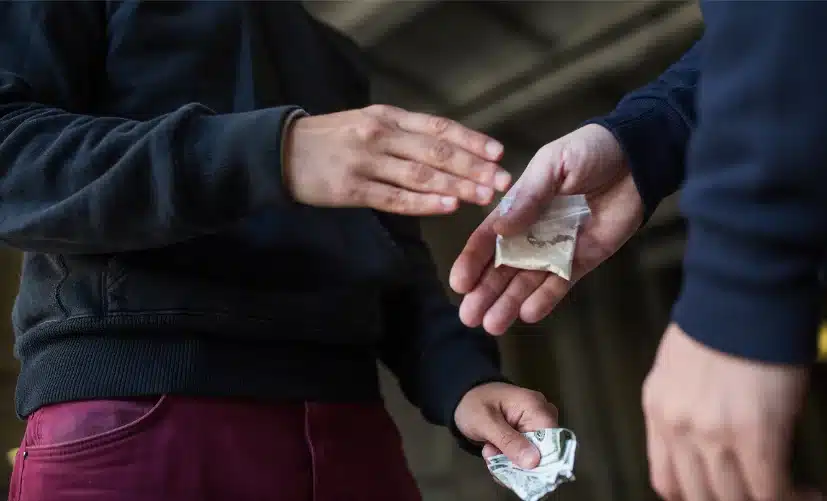 تجارة المخدرات في الشارقة